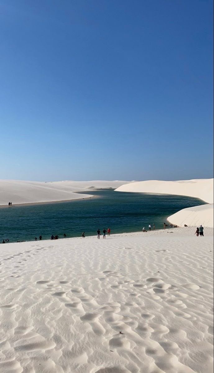Circuito de lagoas entre dunas nos Lençóis Maranhenses